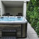 O Jacuzzi, Ardennes Holiday home *