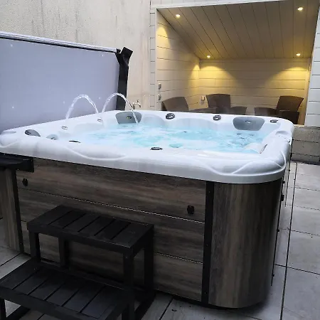 O Jacuzzi, Ardennes Tatil Evi